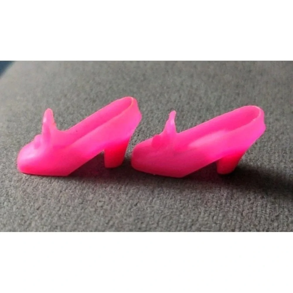 Vintage Barbie Doll Pilgrim Shoes Hot Pink Taiwan‎ Mattel Mod 1960/70's
